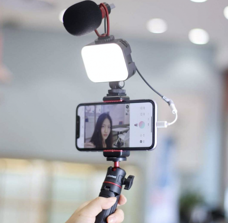 Накамерный видеосвет VIJIM VL-100C Mini Pocket LED Video Light